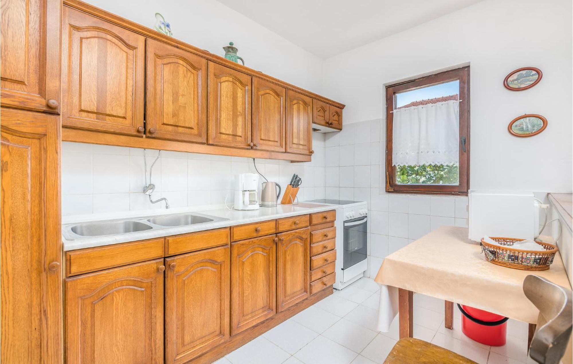 Stunning Apartment In Malinska With Kitchen Exterior foto